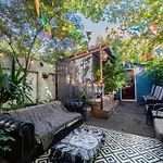 Live In Garden Hut Cinema Room With Hot Tub