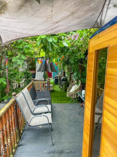 Alloggio in famiglia Live In Garden Hut Cinema With Hot Tub *