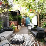 Live In Garden Hut Cinema Room With Hot Tub